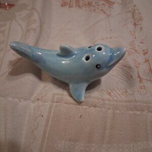 VINTAGE SINGLE DOLPAN SALT SHAKER  final price no more discounts